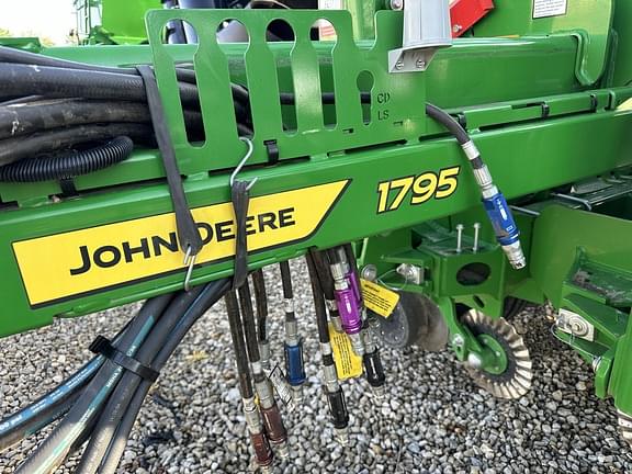 Image of John Deere 1795 equipment image 2
