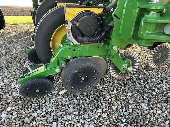 Image of John Deere 1795 equipment image 4