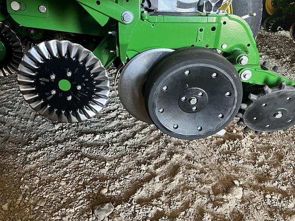 Image of John Deere 1795 equipment image 2