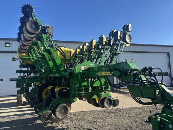 Image of John Deere 1795 equipment image 1