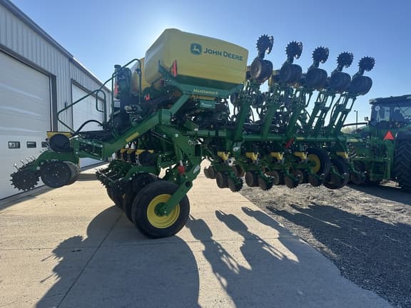 Image of John Deere 1795 equipment image 4