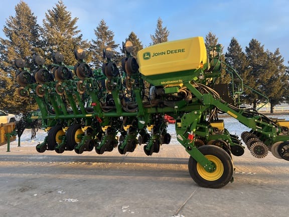 2023 John Deere 1795 Equipment Image0