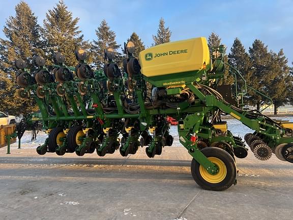 Image of John Deere 1795 equipment image 1