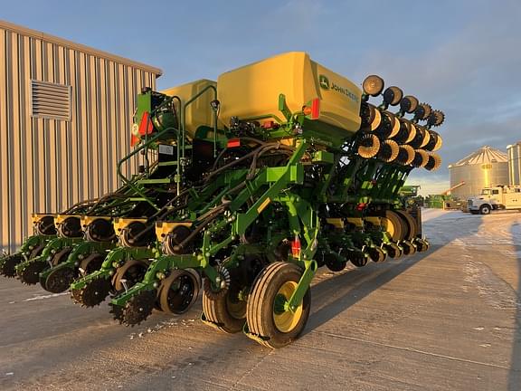 Image of John Deere 1795 equipment image 4