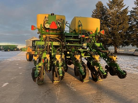 Image of John Deere 1795 equipment image 3