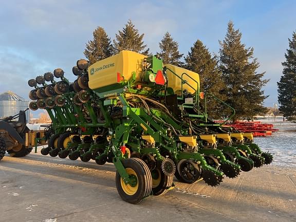 Image of John Deere 1795 equipment image 2