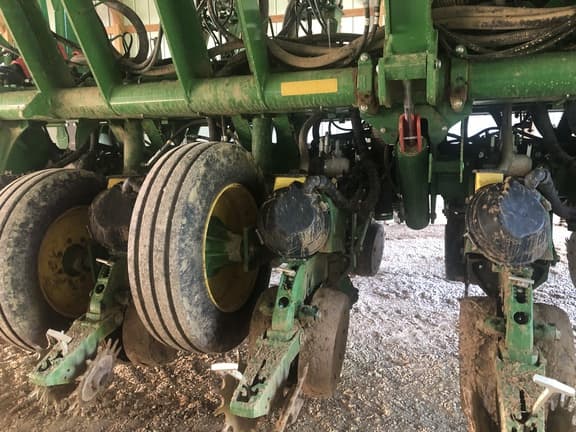 Image of John Deere 1795 equipment image 4