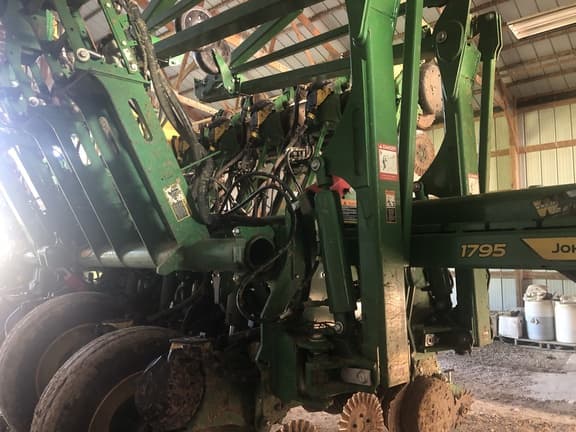 Image of John Deere 1795 equipment image 1