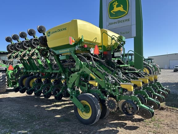 Image of John Deere 1795 equipment image 2