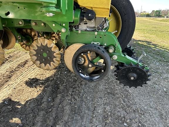 Image of John Deere 1795 equipment image 1