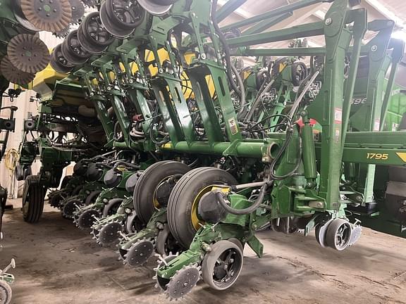 Image of John Deere 1795 equipment image 1