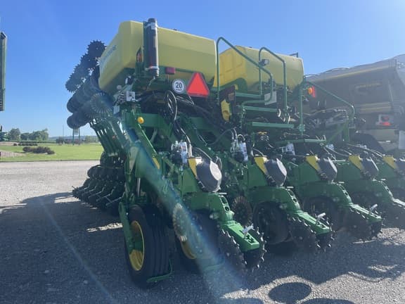 Image of John Deere 1795 equipment image 4