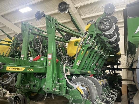 Image of John Deere 1795 equipment image 2