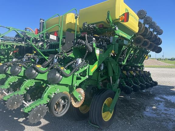 Image of John Deere 1795 equipment image 1