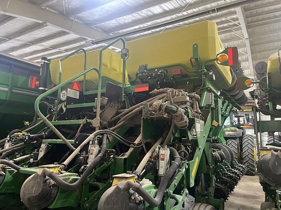 Image of John Deere 1795 equipment image 3