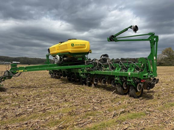 Image of John Deere 1795 equipment image 2