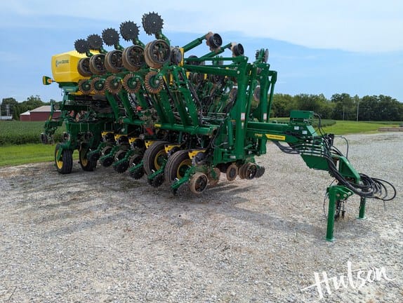 2023 John Deere 1795 Equipment Image0