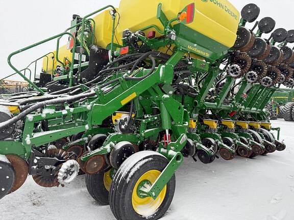 Image of John Deere 1795 equipment image 1