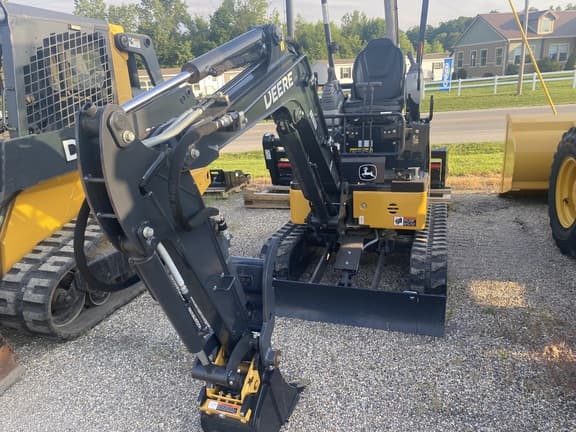 Image of John Deere 17G Primary image