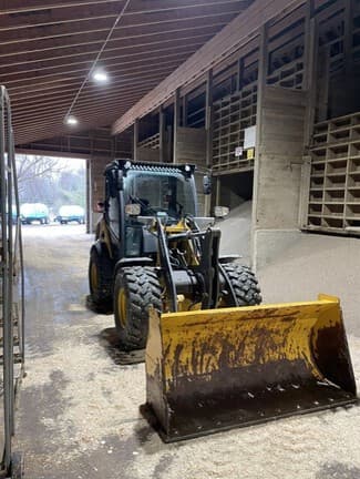 Image of John Deere 184G equipment image 4