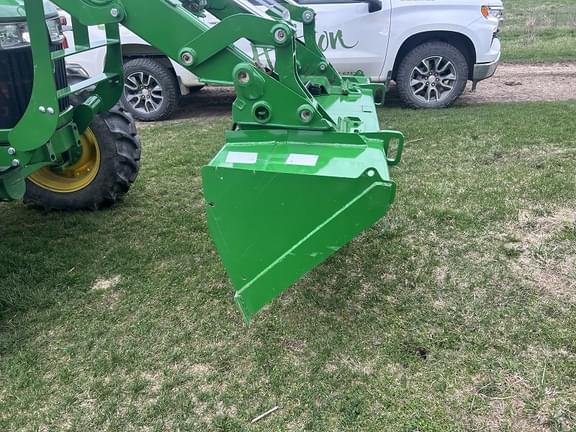 Image of John Deere Bucket equipment image 4