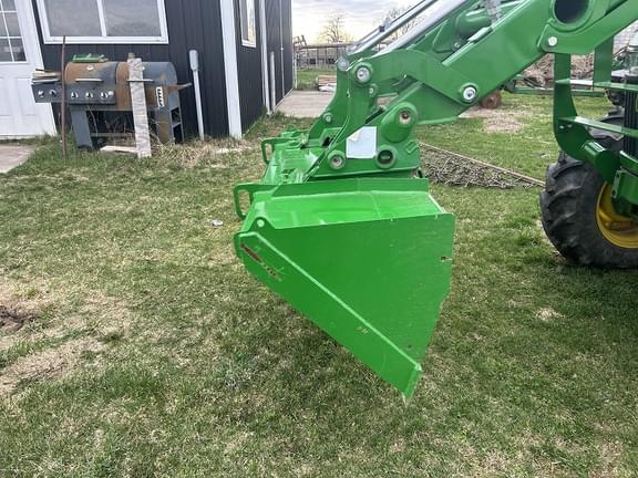 Image of John Deere Bucket equipment image 2
