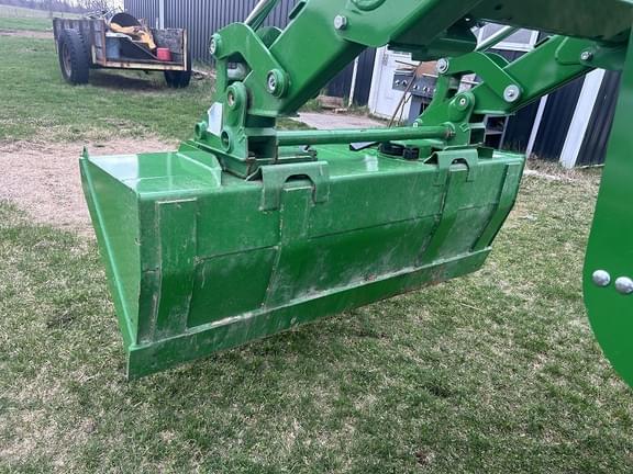 Image of John Deere Bucket equipment image 1