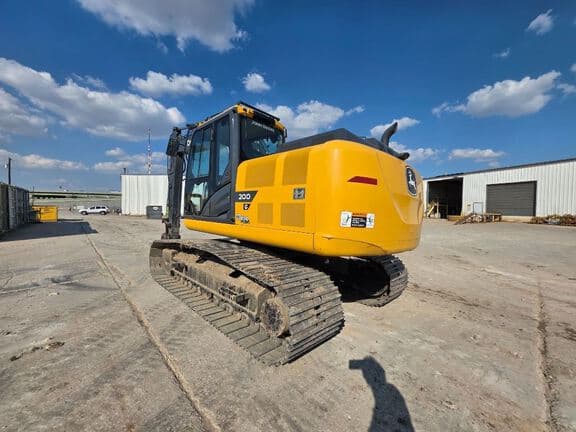 Image of John Deere 200G equipment image 1
