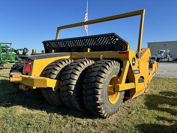 Image of John Deere 2014DE equipment image 1