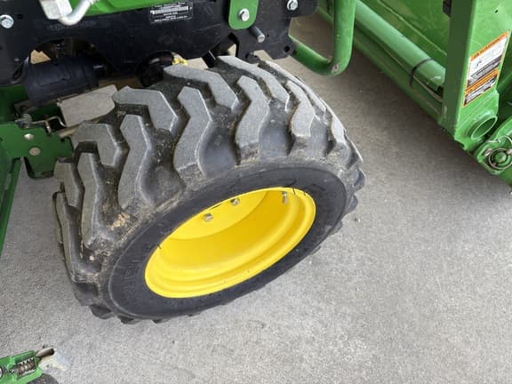 Image of John Deere 2025R equipment image 4