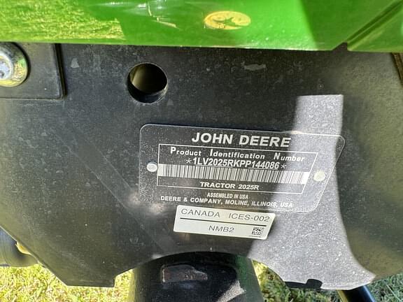 Image of John Deere 2025R equipment image 4