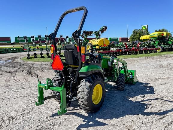 Image of John Deere 2025R equipment image 4