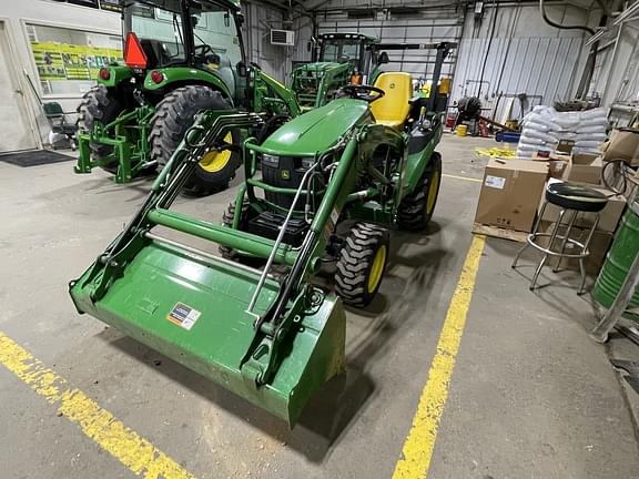 Image of John Deere 2025R equipment image 3