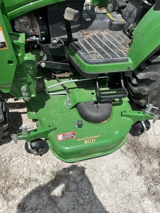 Image of John Deere 2025R equipment image 4