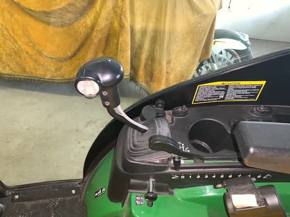 Image of John Deere 2025R equipment image 4