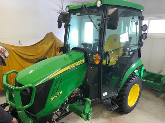 Image of John Deere 2025R equipment image 1