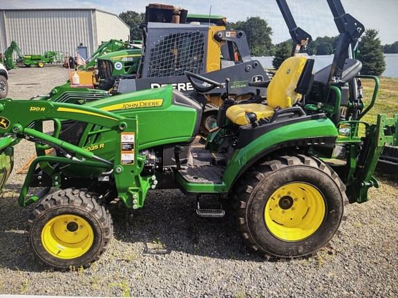 2023 John Deere 2025R Equipment Image0