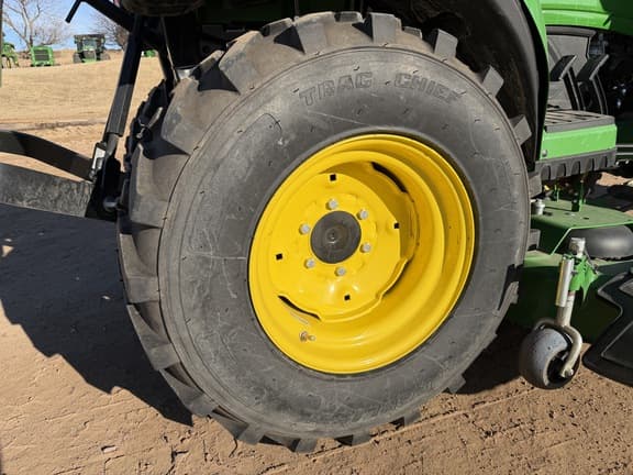 Image of John Deere 2025R equipment image 4