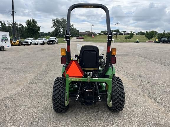 Image of John Deere 2025R equipment image 3