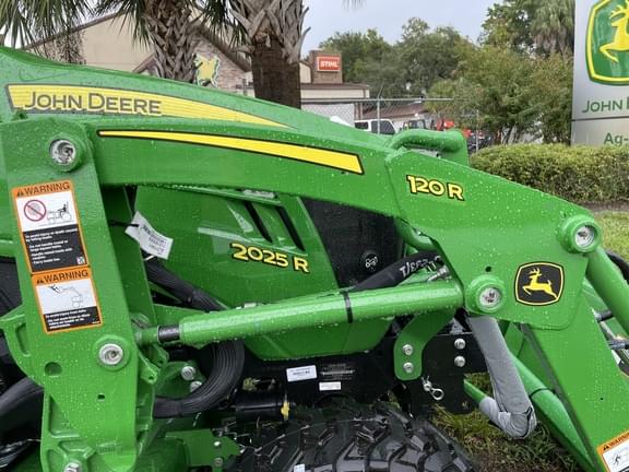 Image of John Deere 2025R equipment image 4