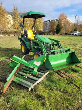 Image of John Deere 2025R equipment image 4