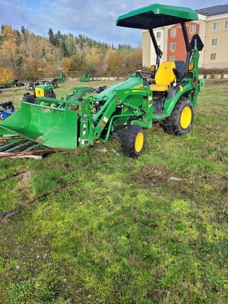 2023 John Deere 2025R Equipment Image0