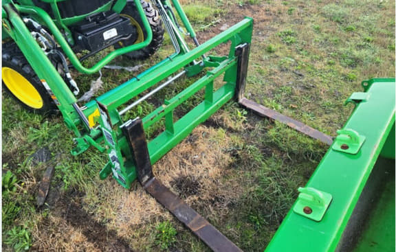 Image of John Deere 2025R equipment image 3