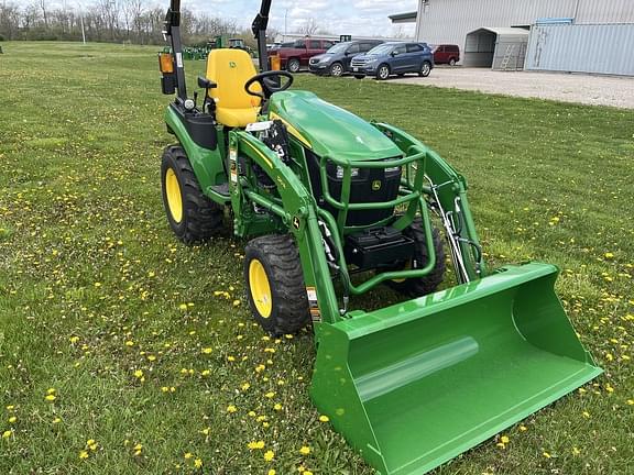 Image of John Deere 2025R equipment image 4