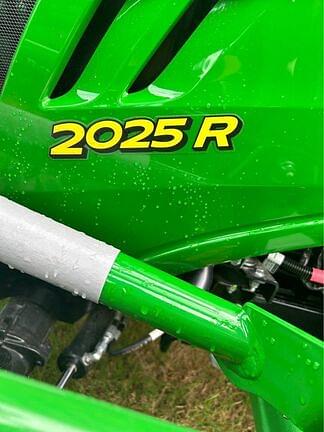 Image of John Deere 2025R equipment image 3