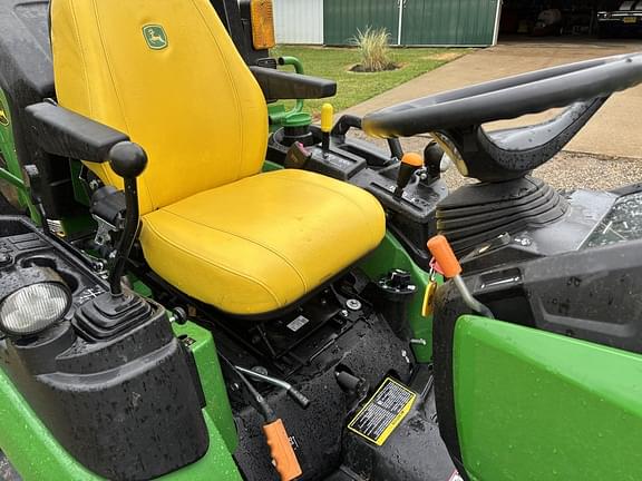 Image of John Deere 2025R equipment image 4