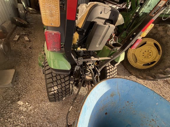 Image of John Deere 2025R equipment image 4