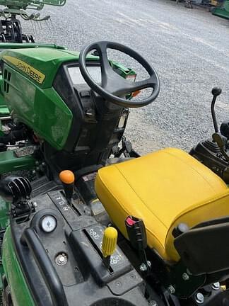 Image of John Deere 2025R equipment image 3