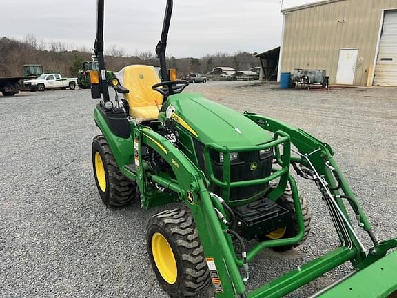 Image of John Deere 2025R equipment image 4