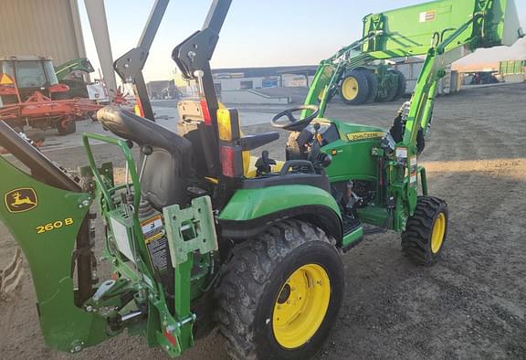 Image of John Deere 2025R equipment image 2